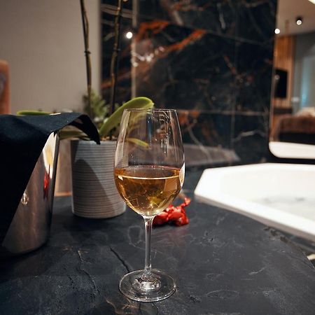 Monza Mirror Apartment Kikinda Zewnętrze zdjęcie